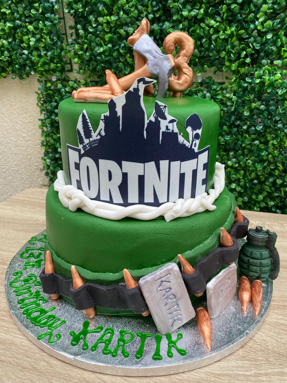 Fortnite Cake 🥳😎🍌🎂⛏💚💙 - Decorated Cake by Cherry on Top - CakesDecor